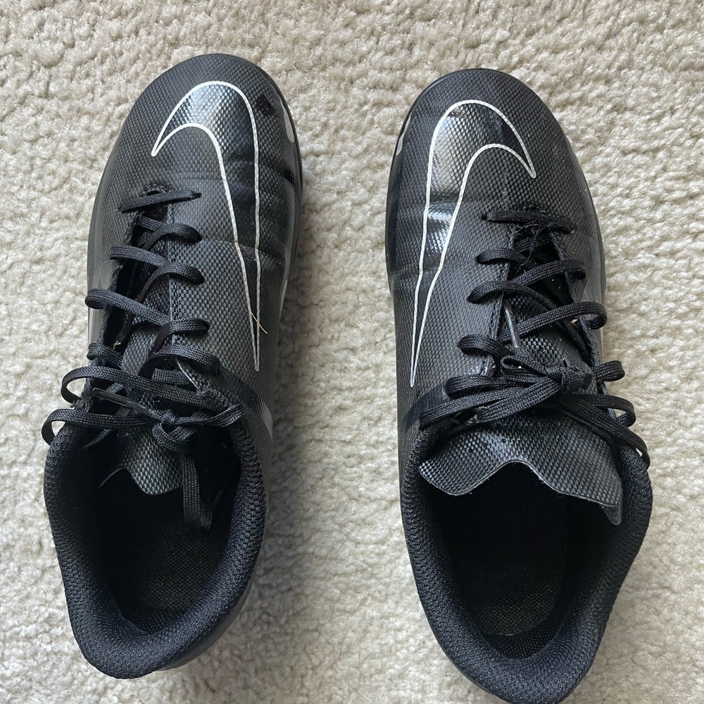 Nike Phantom GT soccer cleats boy’s